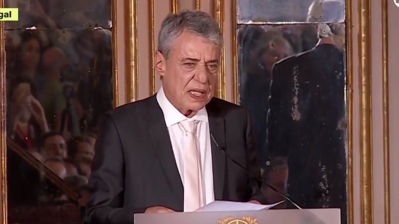 Chico Buarque Recebe Maior Premia O Da Literatura Em L Ngua Portuguesa