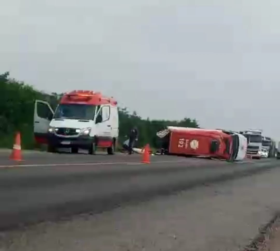 Ambulância do SAMU que transportava paciente grávida de Senhor do