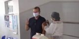 Furou a fila: Prefeito desrespeita critério de prioridade e toma vacina contra a covid-19