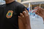 Prefeitura de Juazeiro vacina contra Covid-19 trabalhadores da educação, das forças de segurança e idosos neste sábado