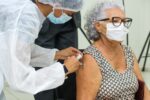 Vacinação da primeira dose para idosos faltosos continua nesta sexta-feira em Petrolina