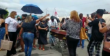Trabalhadores da educação de Juazeiro realizam cortejo fúnebre em protesto contra a aprovação da lei que retira direitos da categoria