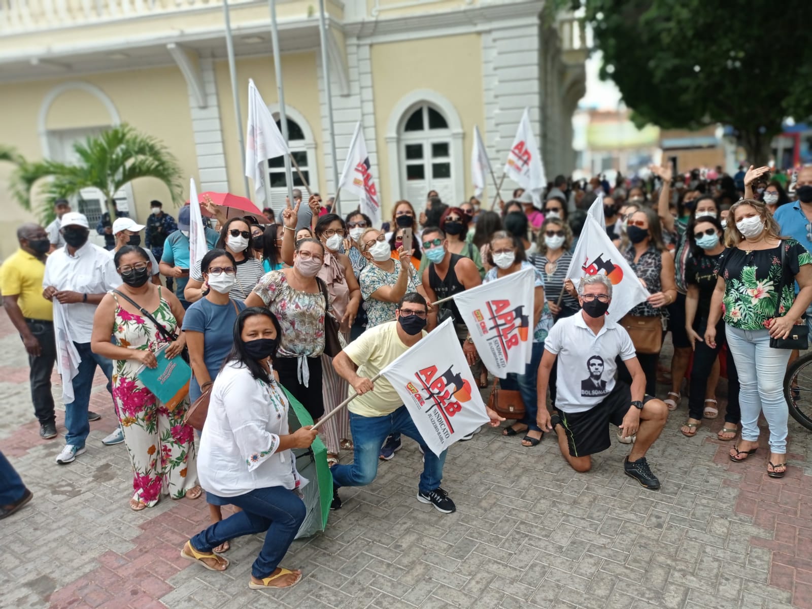 Trabalhadores em educação da rede municipal decidem por estender a paralização de advertência por mais 72h
