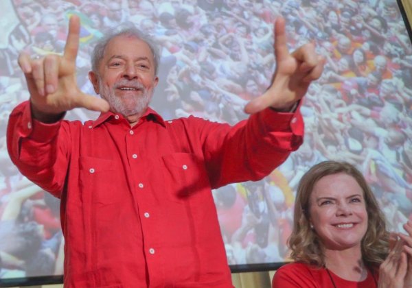 Pesquisa Quaest aponta Lula na liderança com 44% das intenções de voto; Bolsonaro aparece com 32%