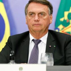 ‘Você que se solidarize’, diz Bolsonaro a jornalista sobre mortes no RJ