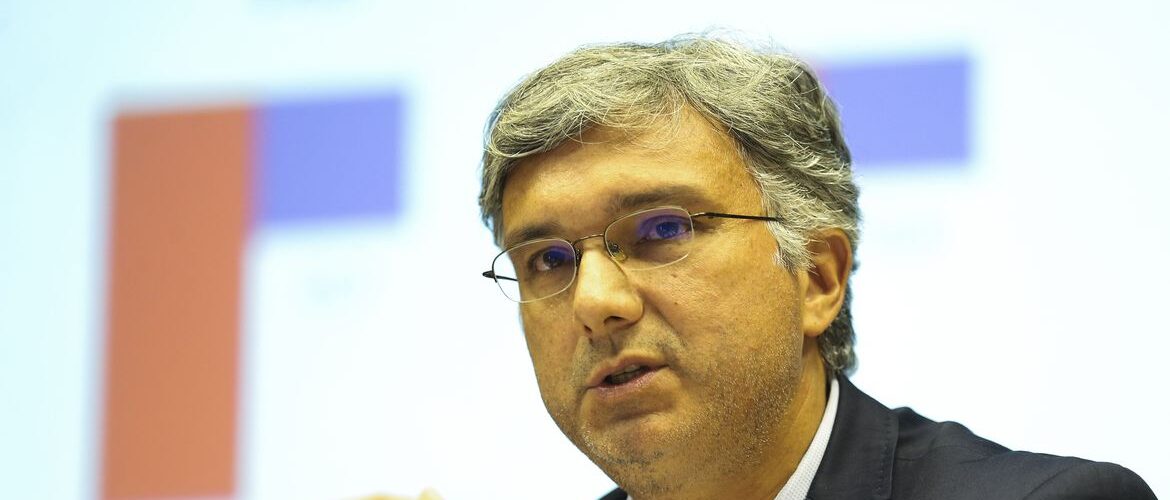 Auxílio Brasil de 2023 deverá ser de R$ 400, diz secretário do Tesouro; adicional de R$ 200 só deverá ser pago até fim deste ano