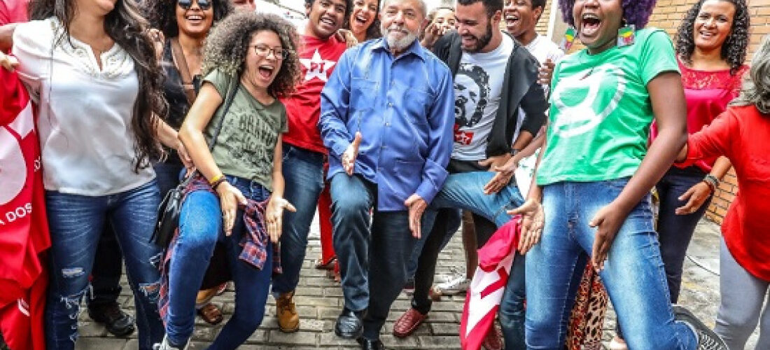 Ampla vantagem: entre os jovens de capitais, Lula vai a 51% e Bolsonaro fica com 20% afirma pesquisa do Datafolha