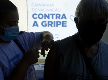Médicos propõem vacina da gripe 2 vezes por ano para grupos de risco