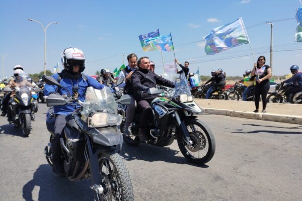 Procurada pelo PNB, Polícia Rodoviária Federal se manifesta sobre Bolsonaro não usar capacete em “motociata” por Juazeiro e Petrolina