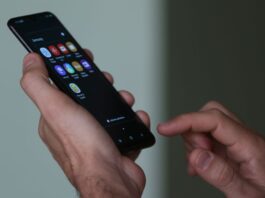 ECA Digital começa a valer e impõe novas regras para crianças e jovens em redes sociais, jogos e sites