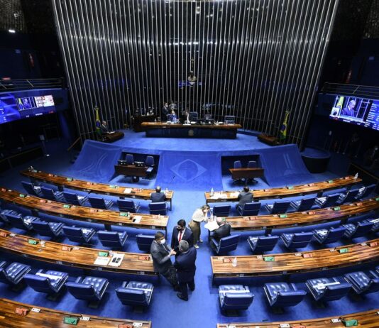 PEC da escala 6×1 completa um mês de aprovação na Câmara e segue travada no Senado