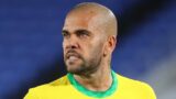 Daniel Alves trancou, agrediu e estuprou mulher em banheiro de boate, diz jornal espanhol; confira detalhes do caso