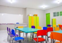 Na contramão da lei: rede privada atende 3 vezes mais crianças em creche do que a rede municipal em Salvador