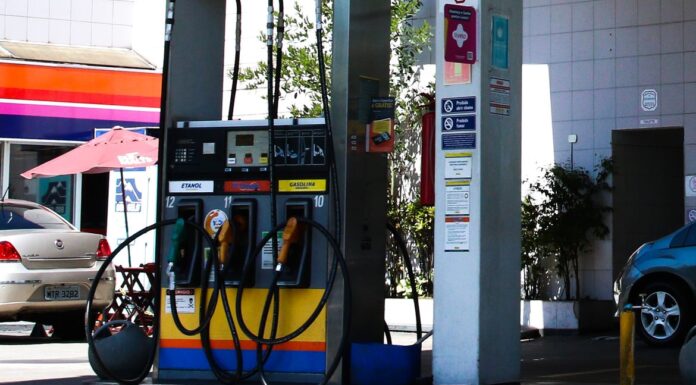 Motoristas reclamam de preços altos dos combustíveis em Juazeiro e Petrolina e cobram fiscalização; Prodecon e Procon respondem