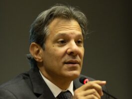 “Ninguém ganha presente de R$ 16 milhões”, diz Haddad sobre joias