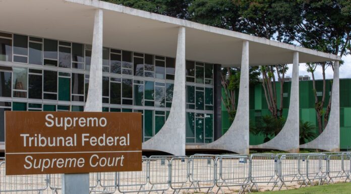 Moraes pede vista e suspende julgamento sobre imposto sindical