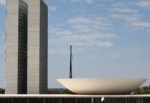 STF proíbe Congresso de aprovar leis que garantam salários acima do teto