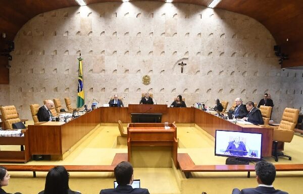 STF decide que shopping centers são responsáveis por garantir espaço para amamentação de filhos de funcionárias de lojas