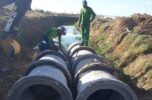 Após Prefeitura de Juazeiro divulgar construção de uma ponte no Dom Thomaz, moradores esclarecem que custearam o material da obra: Depois de tantos pedidos, a saída foi esta”