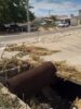 Mesmo com alerta de morador sobre placas cedendo no canal do Novo Encontro, Juazeiro, manutenção não é feita e estrutura desaba: “Olha o buraco que ficou!”