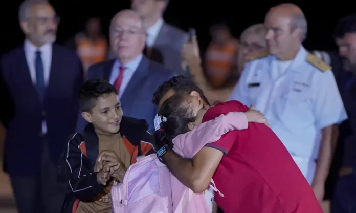 32-brasileiros-resgatados-da-faixa-de-gaza_53331450105_o (1)