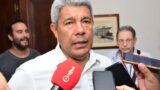 Na Espanha, Jerônimo Rodrigues lamenta quarta morte por dengue na Bahia; Até o momento, todos os óbitos foram registrados na região Sudoeste do estado