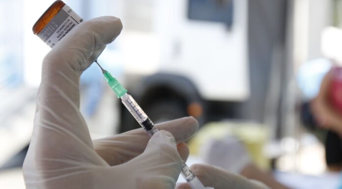 Vacina contra VSR em idosos reduz internações em 75%