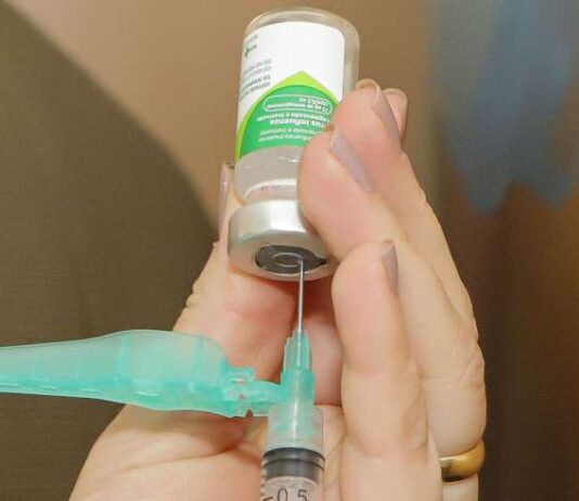 Brasil tem alta de Síndrome Respiratória Aguda Grave em bebês; vacina é principal forma de prevenção