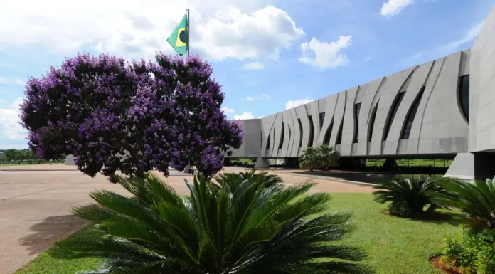 STJ suspende processos sobre aluguel de curta temporada em condomínios