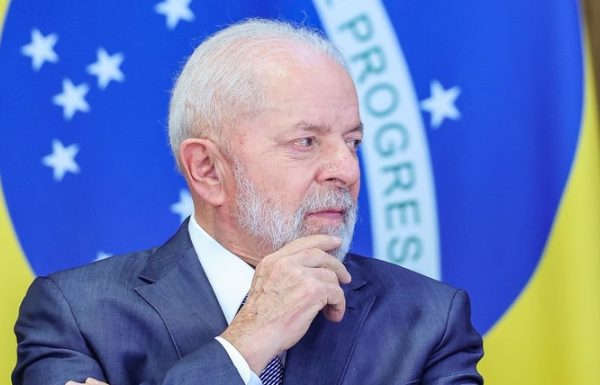 Em cúpula sobre IA na Índia, Lula defende regulação de big techs e diz que elas promovem “dominação digital”