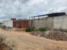 Moradora do Monte Serrat, em Juazeiro, reclama sobre transtornos causados por empresa responsável por quatro construções no bairro: “A rua está uma verdadeira bagunça”