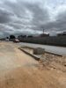 Leitores registram construção irregular de canteiro no João XXIII, em Juazeiro e alertam: “Colado na pista”