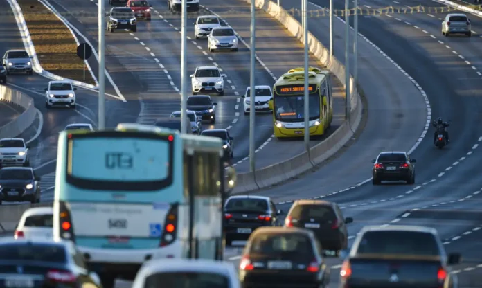 estrada_parque_aeroporto_df-047_mcajr_abr2807221078