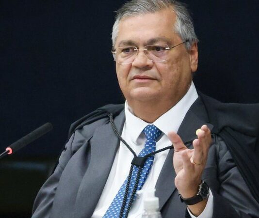 Dino proíbe aposentadoria compulsória como maior punição a magistrados