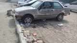 “Veículo Abandonado não é legal”: Moradora chama atenção para carro abandonado no bairro Tancredo Neves, em Juazeiro