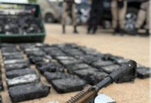 Policiais da 76ª CIPM apreendem mais de 100kg de cocaína e um fuzil nesta terça-feira (2), em Juazeiro.