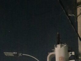 “Estamos vivendo no escuro”: moradora reivindica reparo em iluminação pública após três meses sem luz em poste no Centro de Juazeiro