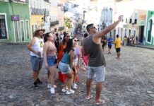 Setor de turismo cresce 7,4% em 2026 e registra a maior alta de todo o país