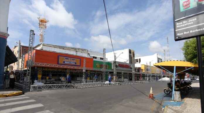 Carnaval de Juazeiro 2026: montagem da estrutura da festa já está bem adiantada; confira alterações no trânsito