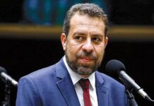 Fim da escala 6×1 deve ser votado neste semestre, afirma ministro