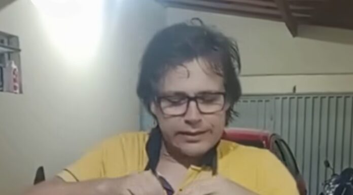 Comediante ou bolsonarista fanático?: Quem é o homem que se diz de Petrolina e conclama patriotas a carregarem uma pedra no pescoço em defesa de Jair Bolsonaro?