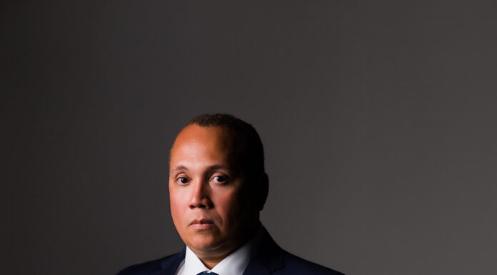 Existe possibilidade de um professor (a) se aposentar com redução da idade de aposentadoria? Veja a resposta com Dr. Hélder Moreira