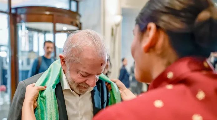 Lula chega à Índia e primeiro compromisso é cúpula sobre IA