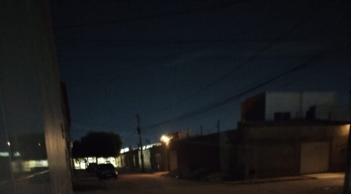 “Um descaso total”: moradores do Expedito Nascimento, em Juazeiro, relatam que estão há mais de 12 horas sem energia em Juazeiro