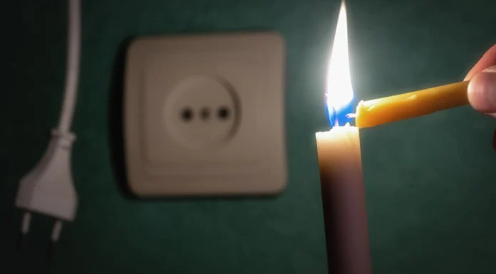 “Pelo amor de Deus”: moradores de bairros e distritos de Juazeiro continuam reclamando sobre quedas constantes e longos períodos sem energia elétrica em diversas localidades