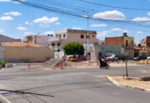 “Tá de rosca”: Moradores cobram conclusão da rotatória na Av. Luiz Inácio, Juazeiro; serviço foi iniciado há 3 meses