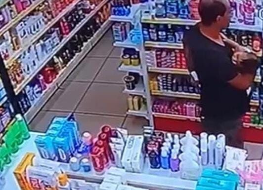 “Duas vezes só esta semana”: Comerciante do centro de Juazeiro é vítima de furtos e reivindica policiamento; confira imagens da ação criminosa