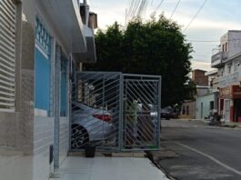 “Três meses após a SOPH dá um prazo e nunca mais apareceu ninguém”: Moradora cobra desobstrução de calçada no bairro Alto da Maravilha, em Juazeiro