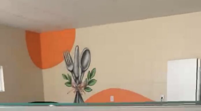 Estudante chama atenção para preços abusivos no restaurante de faculdade Estácio, em Juazeiro