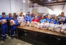 Prefeitura de Juazeiro realiza entrega de 100 kits alimentares a agentes de limpeza pública por meio do programa Juazeiro Sem Fome